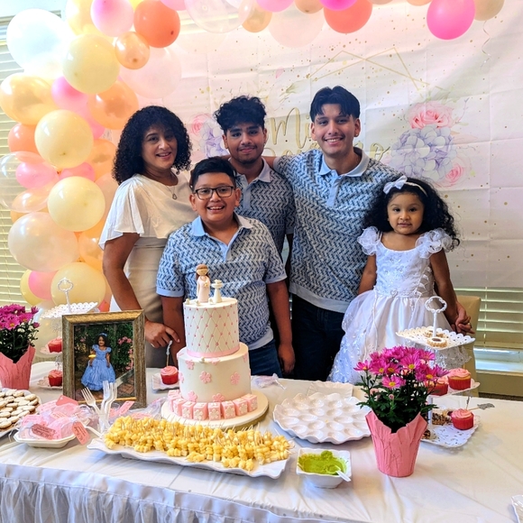 Meet your Posher, Liz Montero - Picture 1 of 1